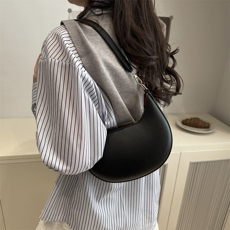 Half Moon Crescent - 合成皮革ハンドバッグショルダー脇の下バッグ女性用シックなソリッドカラートートバッグ快適なレディースパーティーデイリークレセントバッグ