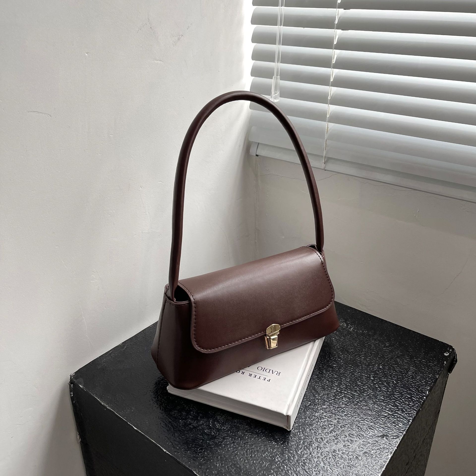 Women Bags For Airport - 女性のショルダーバッグハンドバッグレトロ脇の下バッグファッションシンプルなソリッドカラーの新しいハンドショルダーバッグ