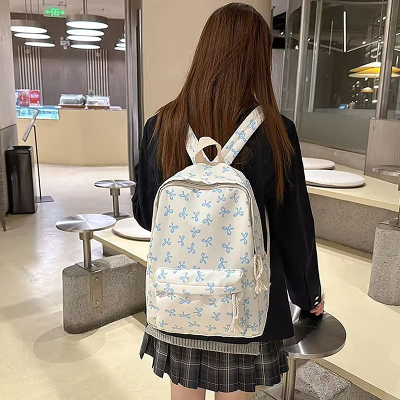 女性用花柄ナイロンバックパック 6色展開 大容量 軽量 旅行 - Women Bags Gift のレビューと価格