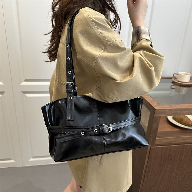 高級ワインレッド脇の下バッグ女性のための秋/冬レトロ通勤ショ - Women Bags For Airport のレビューと価格