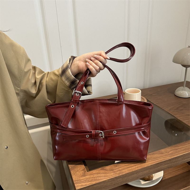 高級ワインレッド脇の下バッグ女性のための秋/冬レトロ通勤ショ - Women Bags For Airport のレビューと価格