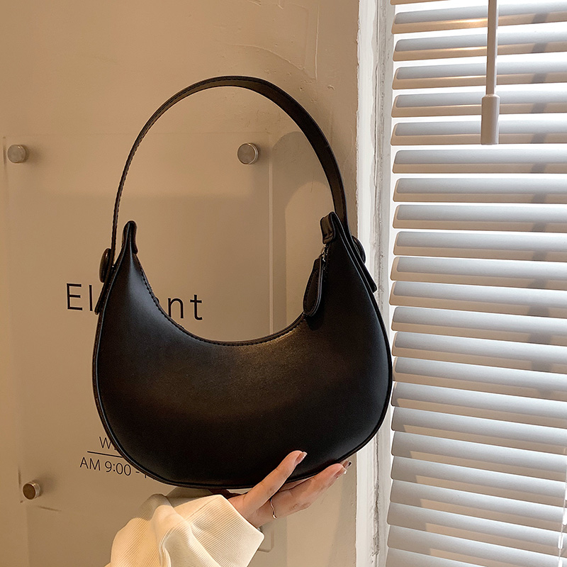 レディース向け新作おしゃれ脇下バッグ キュートなハーフ三日月 - Half Moon Crescent のレビューと価格