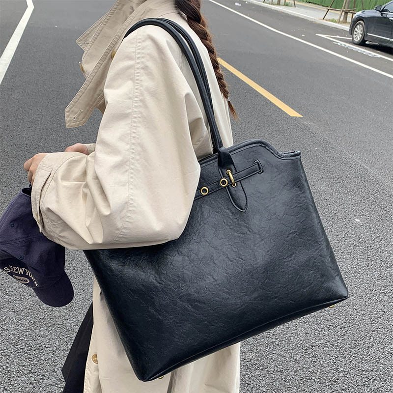 左側ビッグPUレザーショートハンドルショルダーバッグ レディ - Women Bags For Airport のレビューと価格